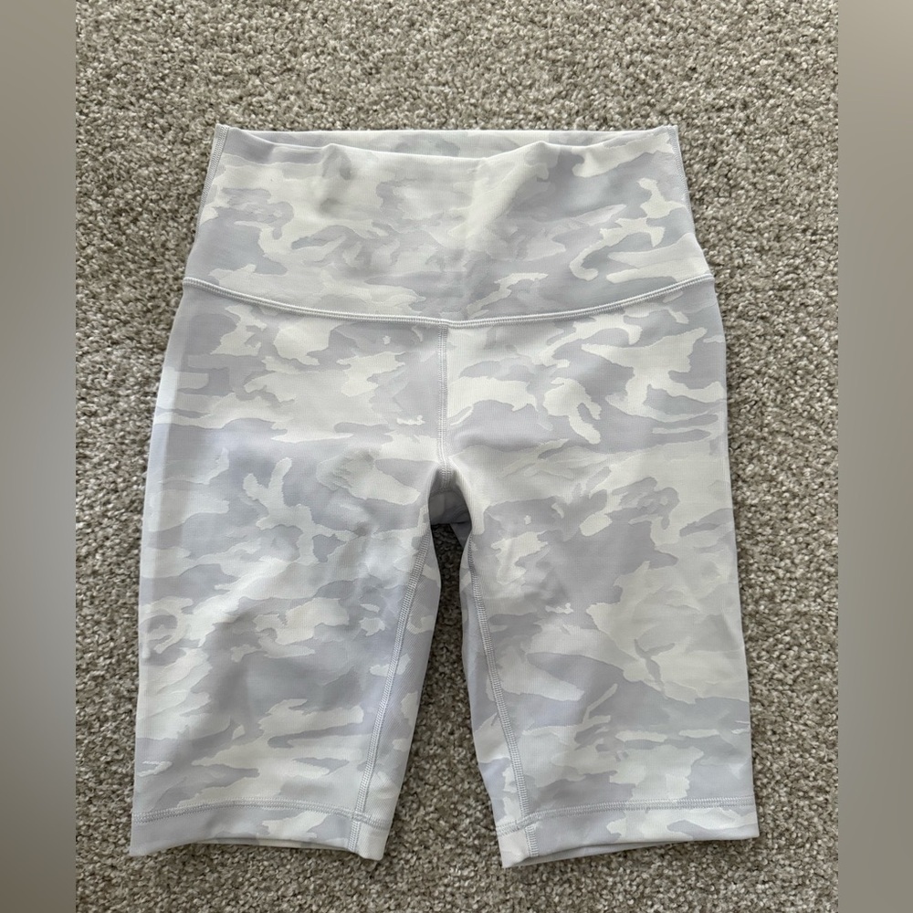 Lululemon Wunder Under Short 10"*RibbedIncognitoCamoJacquardAlpineWhiteStarlight
